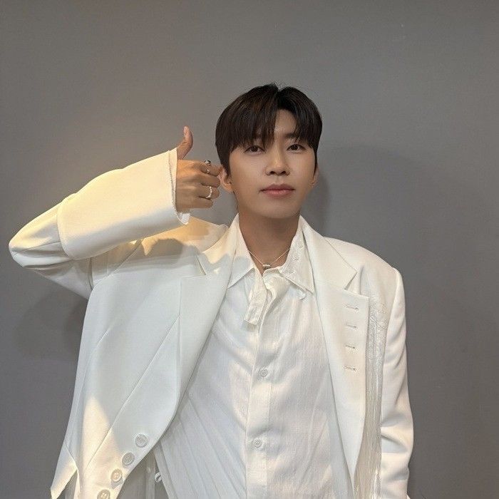 Behind-the-scenes cut of Lim Youngwoong