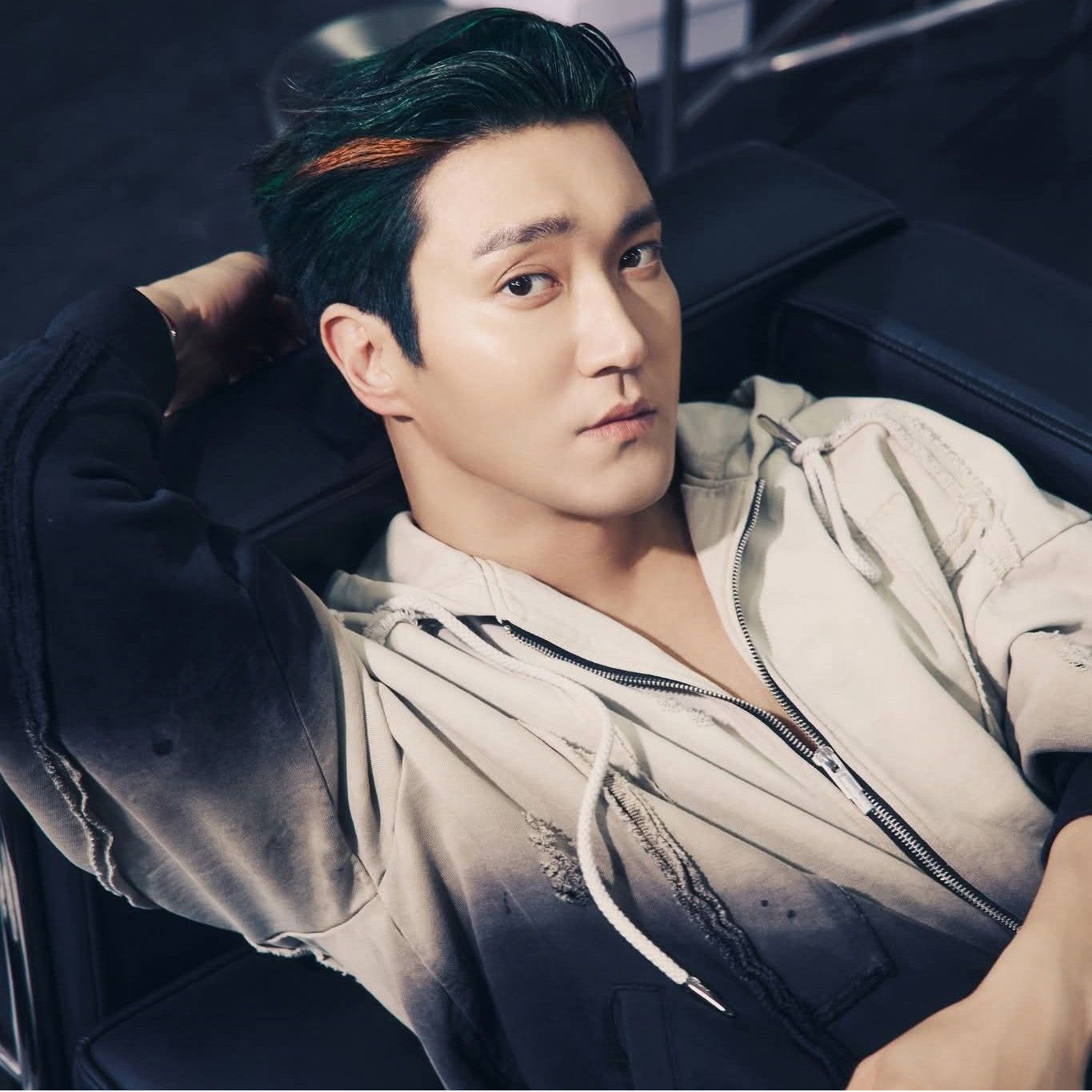 Latest photo of Choi Siwon