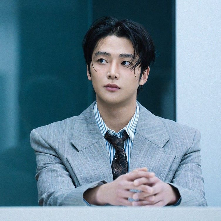 A moment captured by a fan of Rowoon