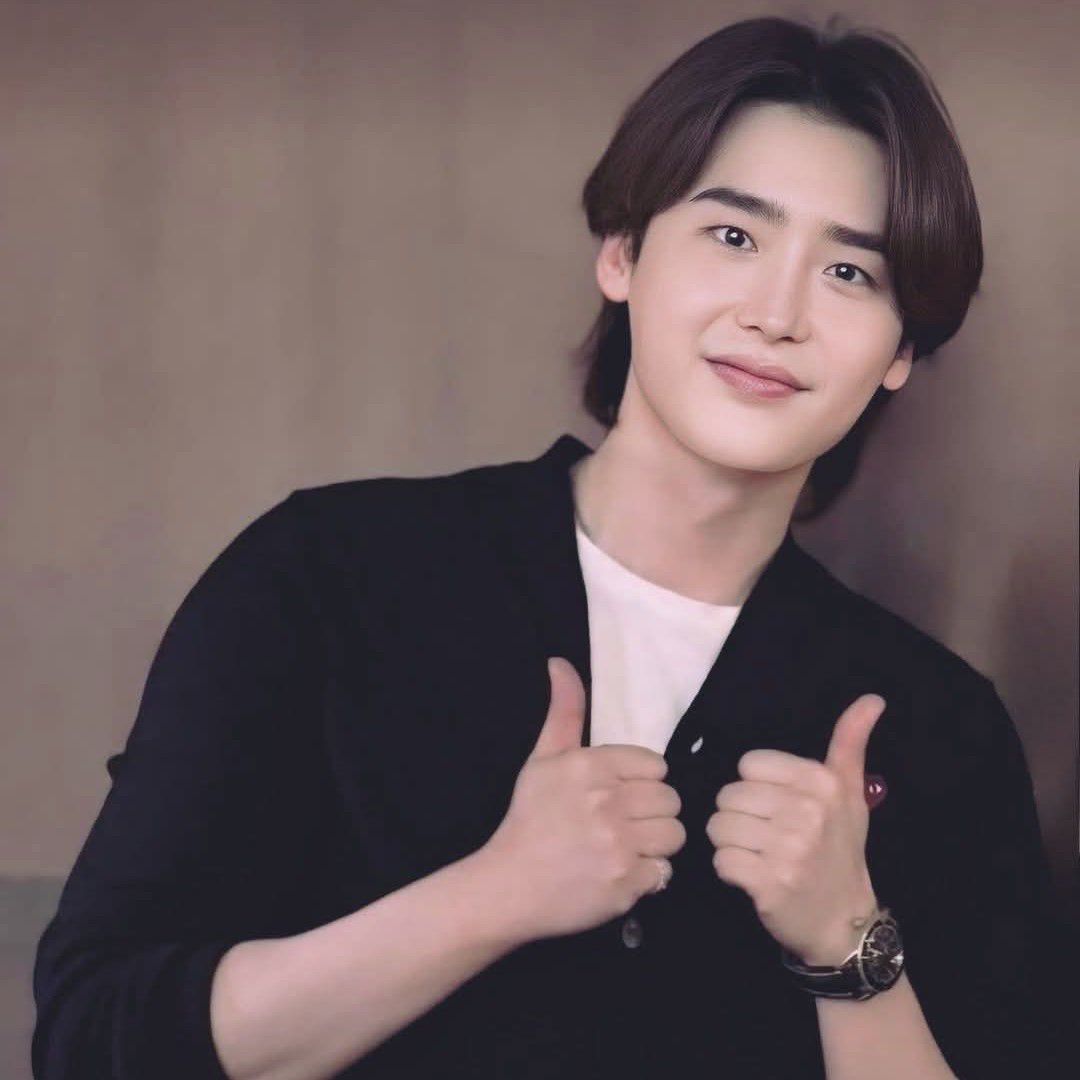 A moment captured by a fan of Lee Jongsuk