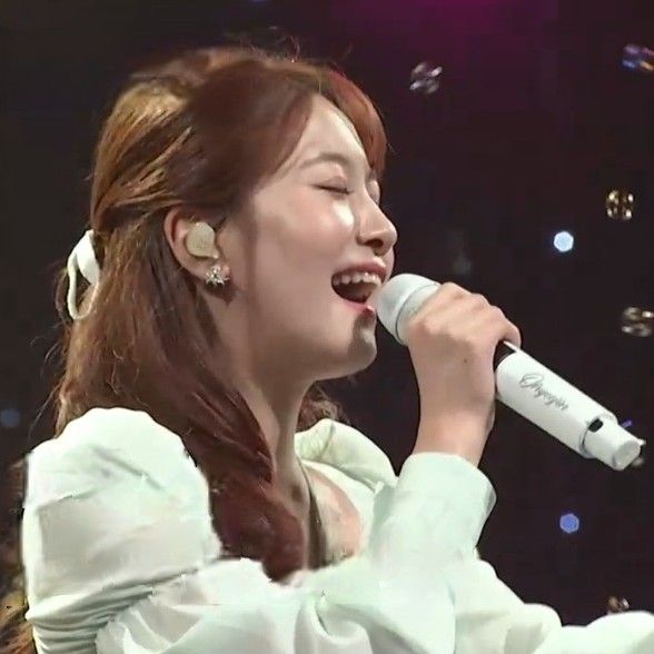 A moment captured by a fan of Oh Yujin