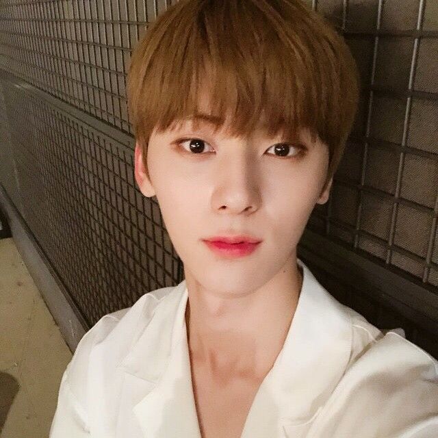 Behind-the-scenes cut of Hwang Minhyun