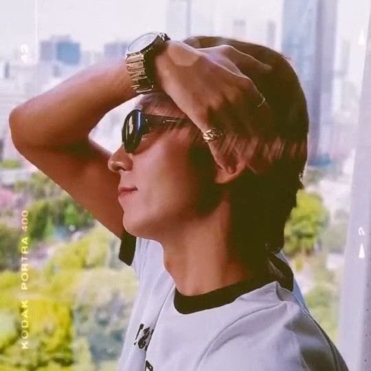 Behind-the-scenes cut of Lee Joongi