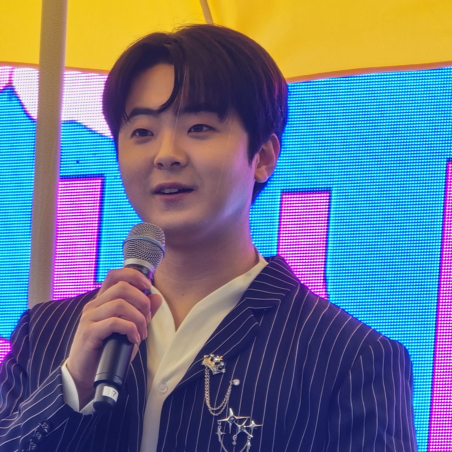 A moment captured by a fan of Park Minsu