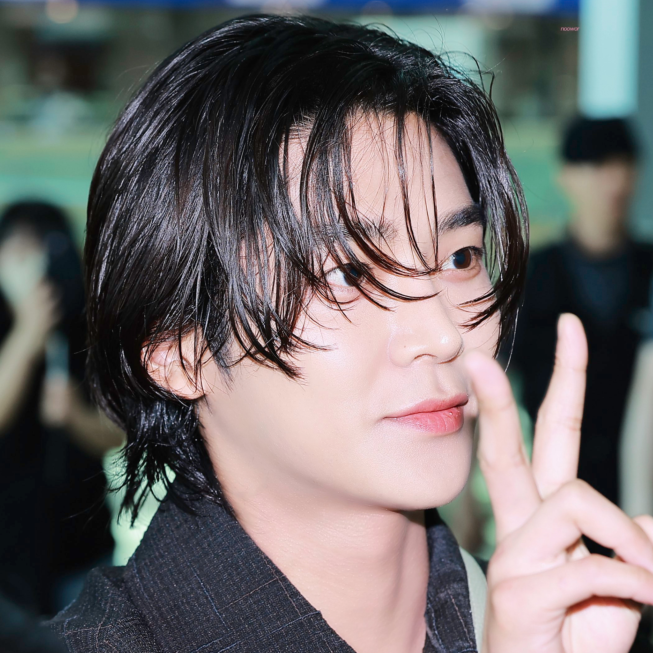 로운의 비하인드 컷