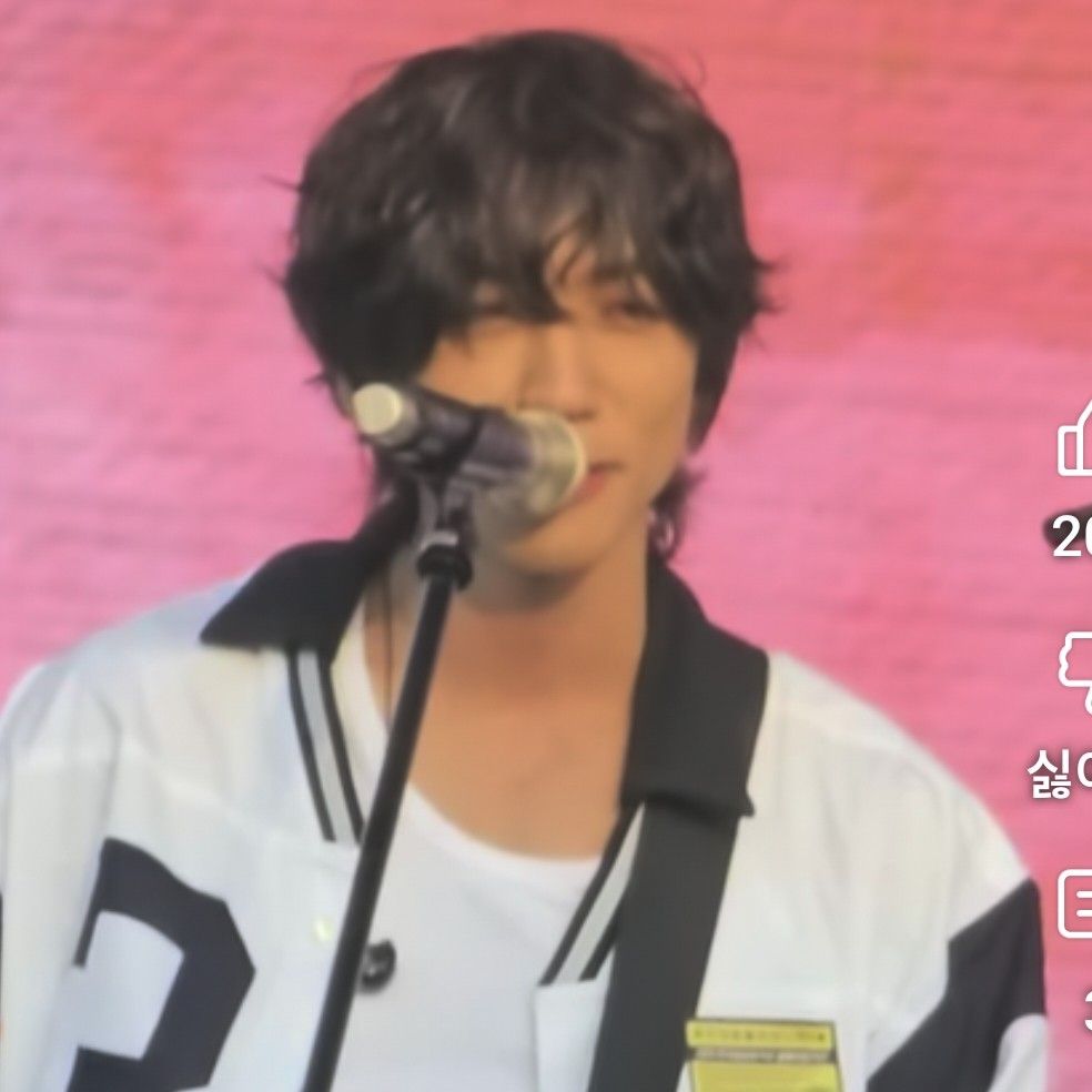 A moment captured by a fan of Lee Seungyoon