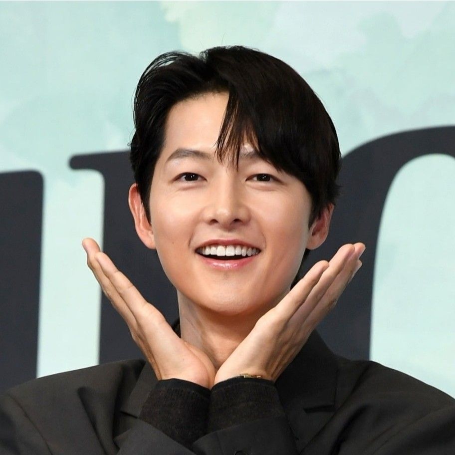 A moment captured by a fan of Song Joongki