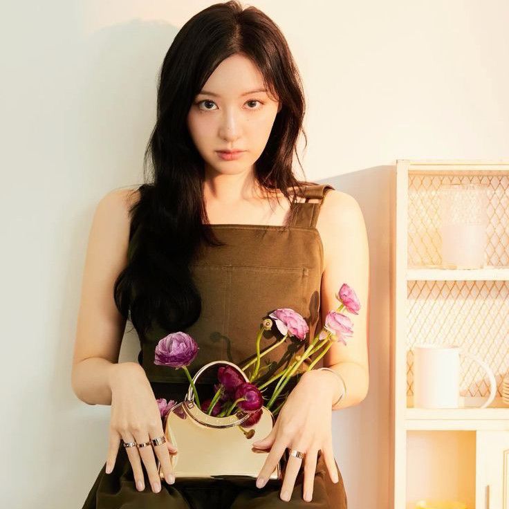 Behind-the-scenes cut of Kim Jiwon