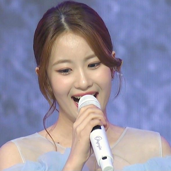 A moment captured by a fan of Oh Yujin