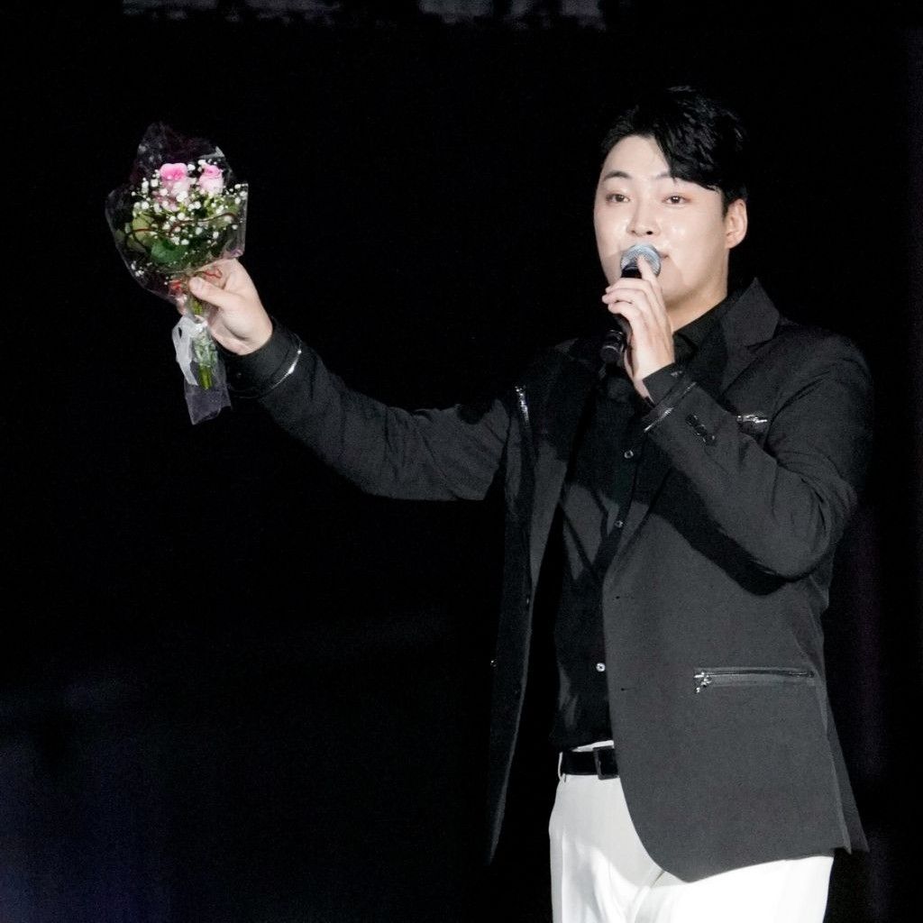 A moment captured by a fan of Kim Kyungmin