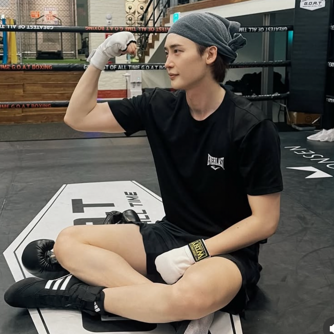 Behind-the-scenes cut of Lee Jongsuk