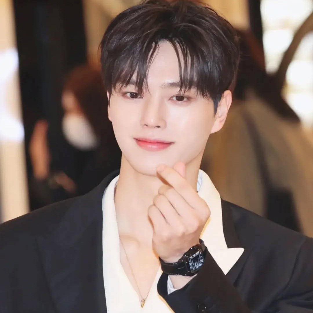 Latest photo of Song Kang