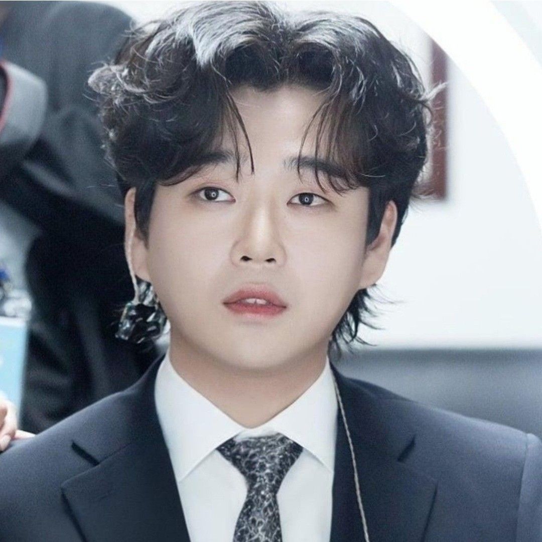 Behind-the-scenes cut of Hwang Youngwoong