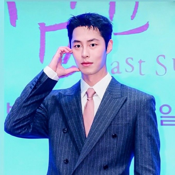 A moment captured by a fan of Lee Jaewook