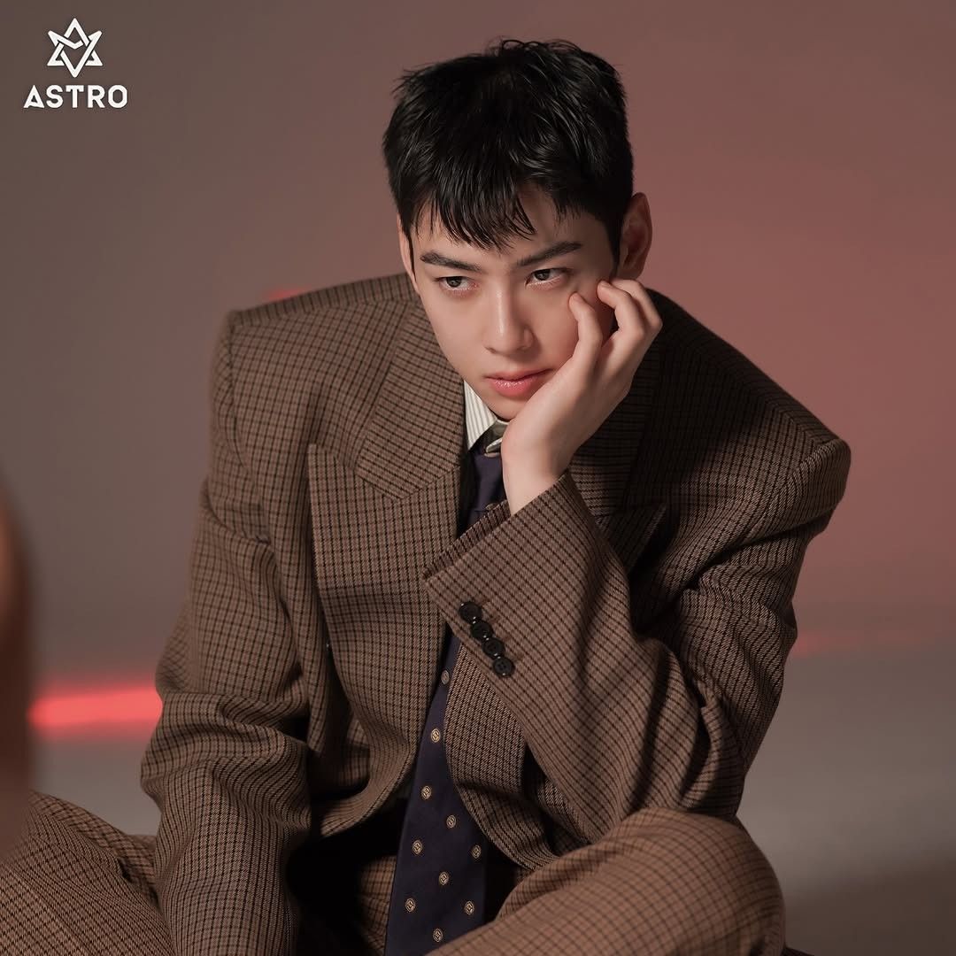 A moment captured by a fan of Cha Eunwoo