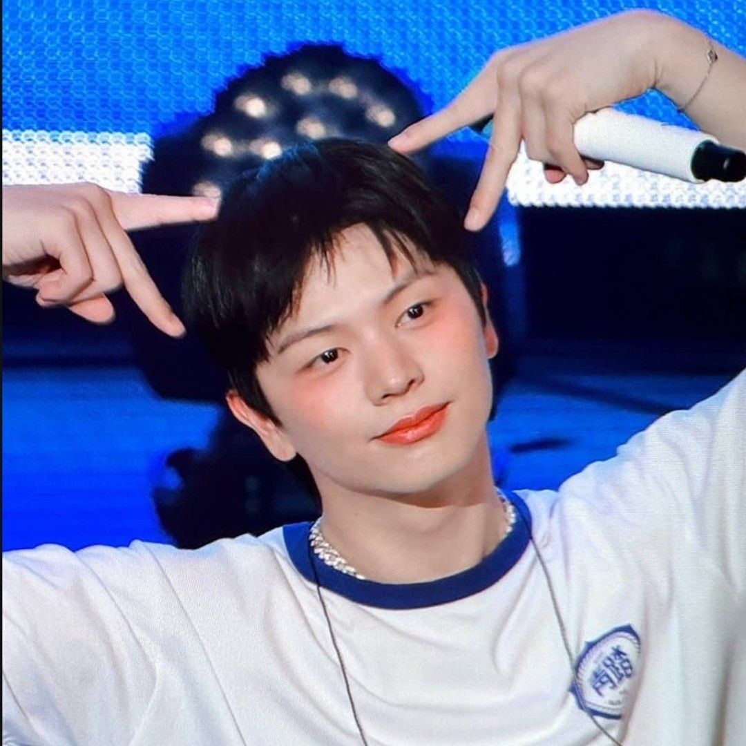 A moment captured by a fan of Yook Sungjae