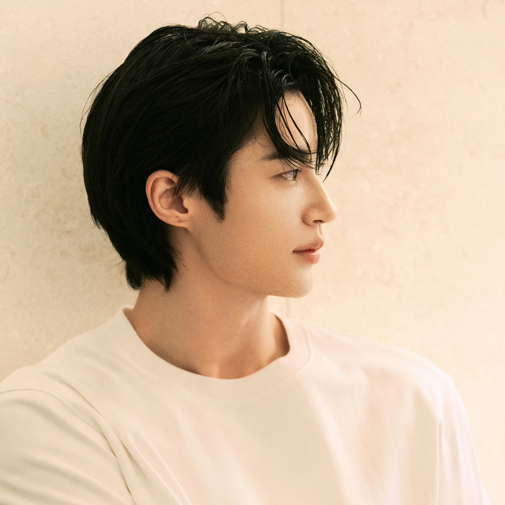 Recent activity shot of Byeon Wooseok