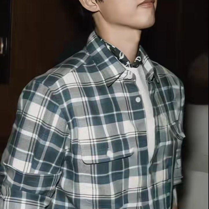 Recent activity shot of Song Joongki