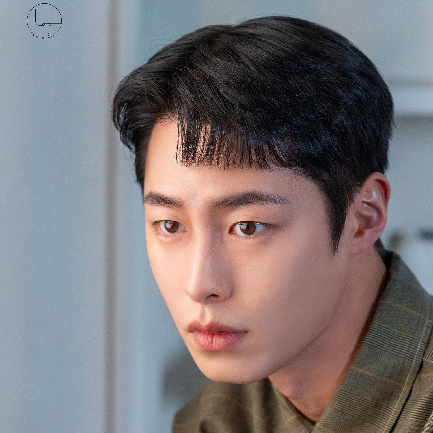 Behind-the-scenes cut of Lee Jaewook