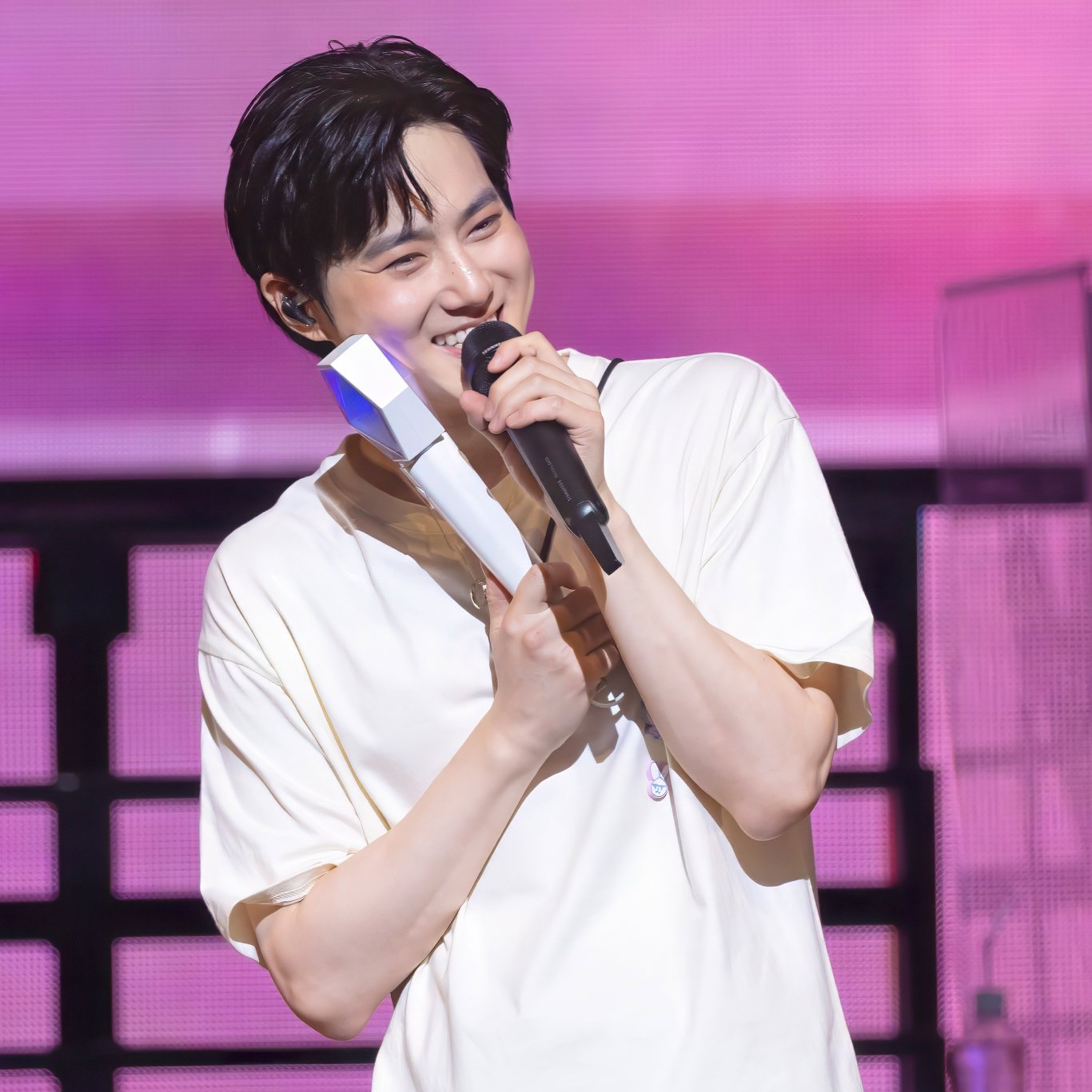 Behind-the-scenes cut of Suho
