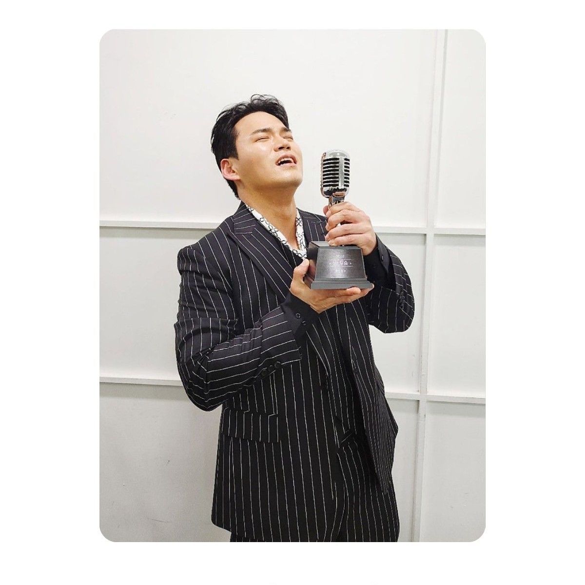 Behind-the-scenes cut of Lee Jung