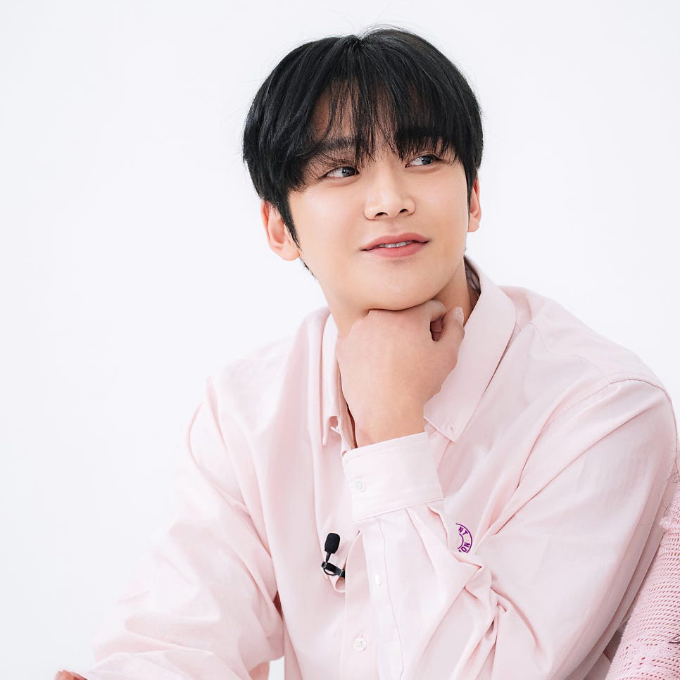 로운의 최신 사진