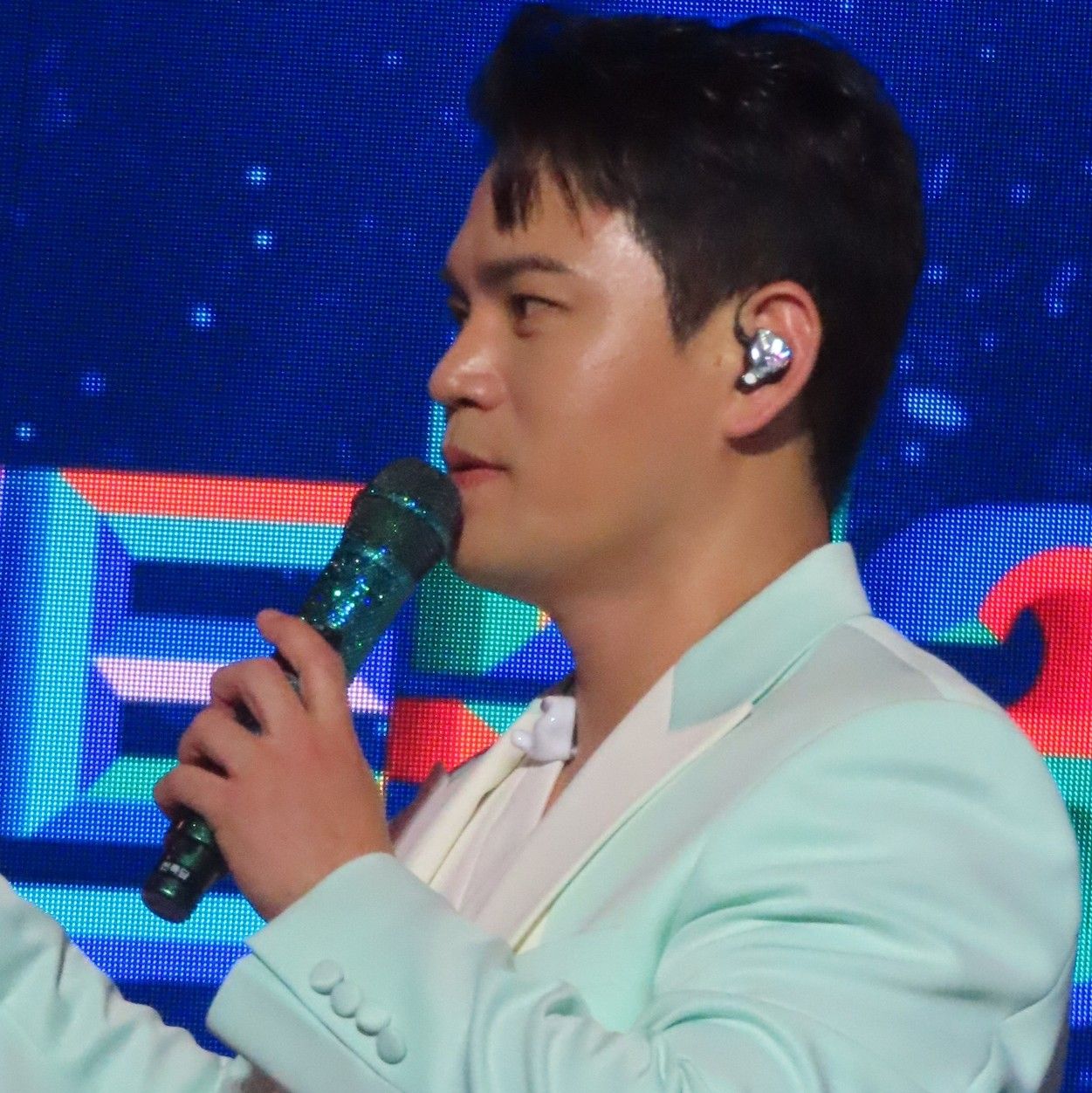 Behind-the-scenes cut of Lee Jung