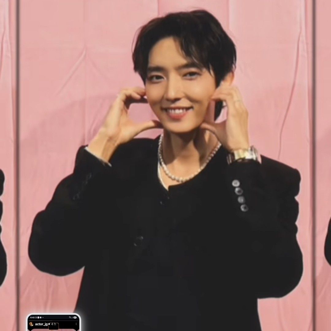 A moment captured by a fan of Lee Joongi