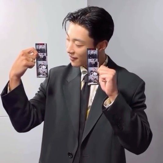 A moment captured by a fan of Woo Dohwan