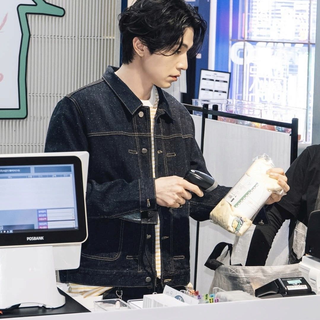 Recent activity shot of Lee Dongwook