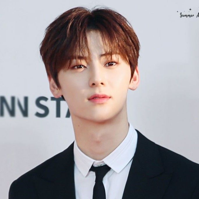 Behind-the-scenes cut of Hwang Minhyun
