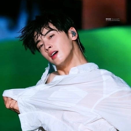 Foto kegiatan terbaru dari Cha Eunwoo