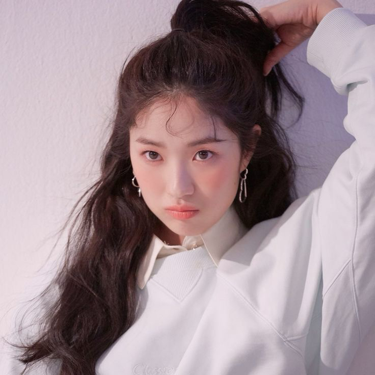Behind-the-scenes cut of Kim Hyeyoon