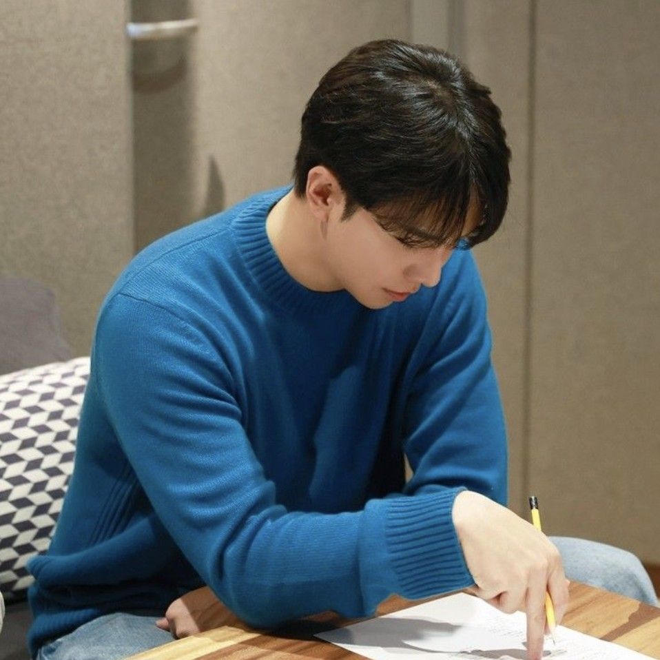Latest photo of Lee Seunggi