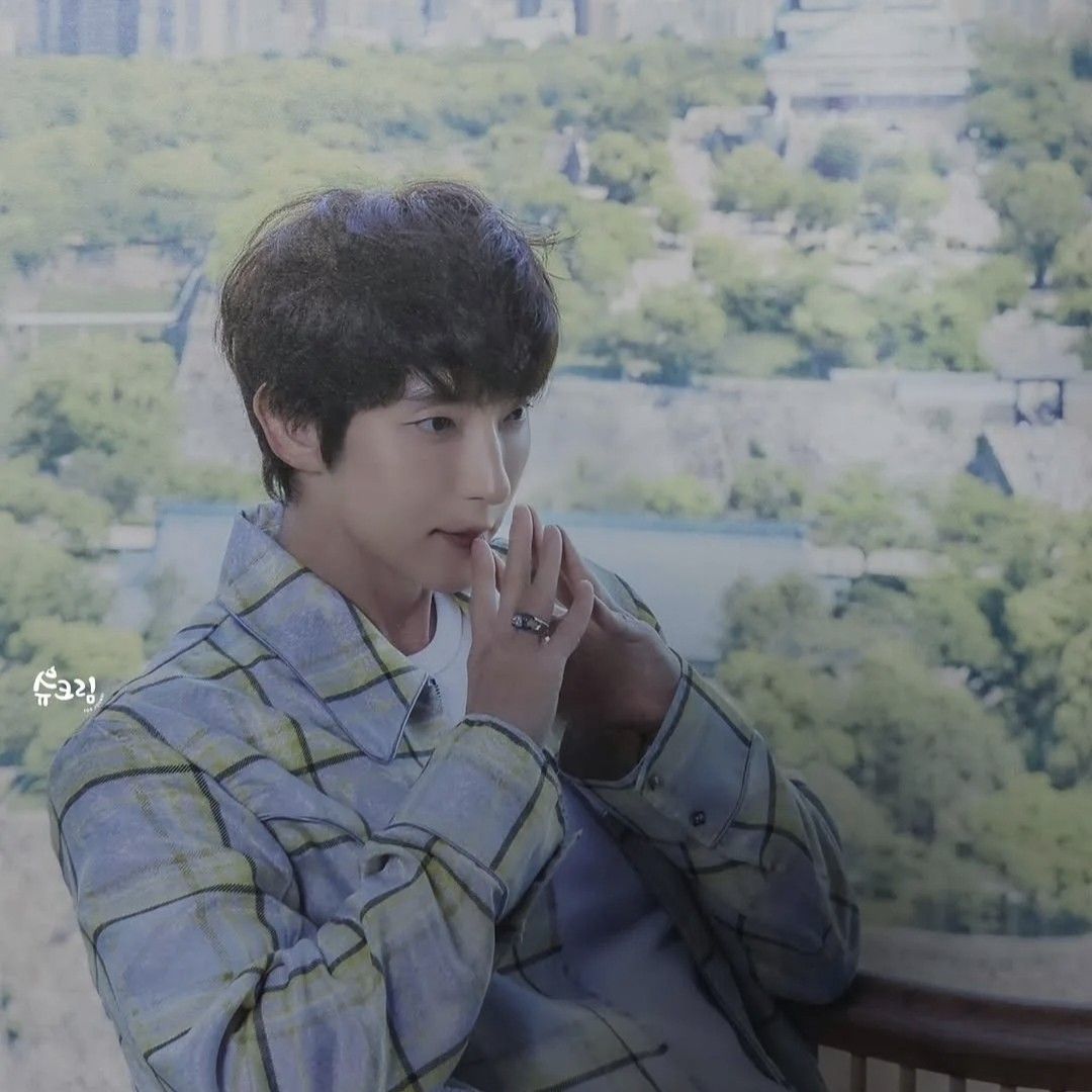 A moment captured by a fan of Lee Joongi