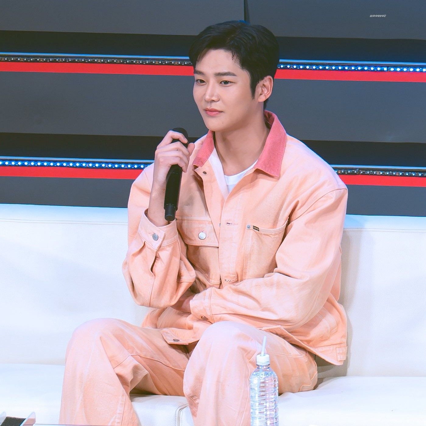 로운의 비하인드 컷