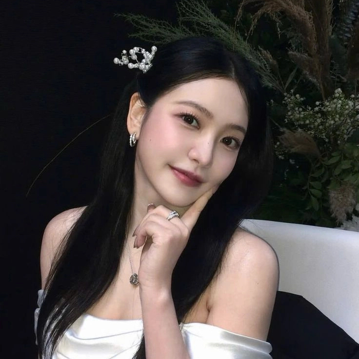 Recent activity shot of Yeri (1999)