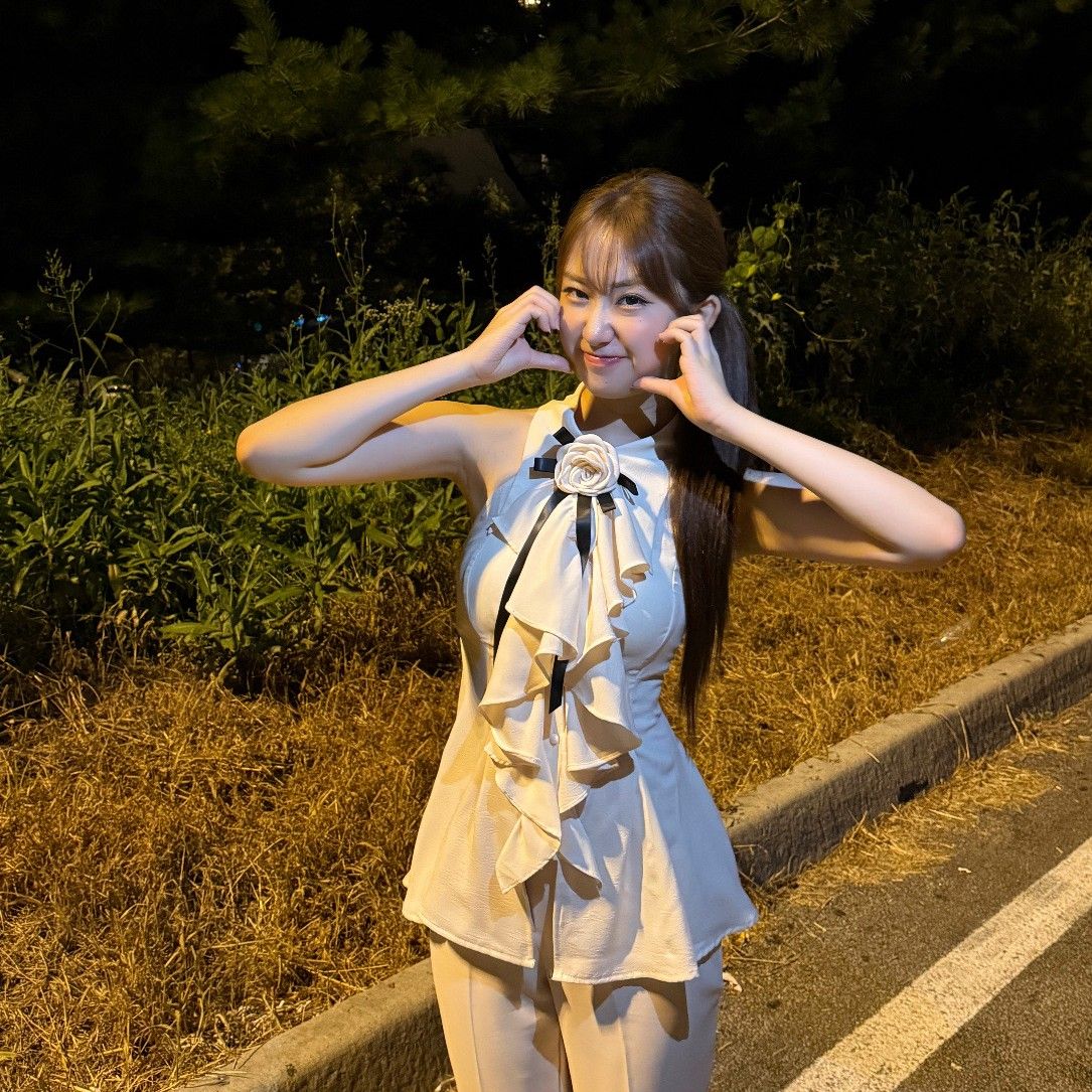 Cuplikan di balik layar dari Jeon Yujin
