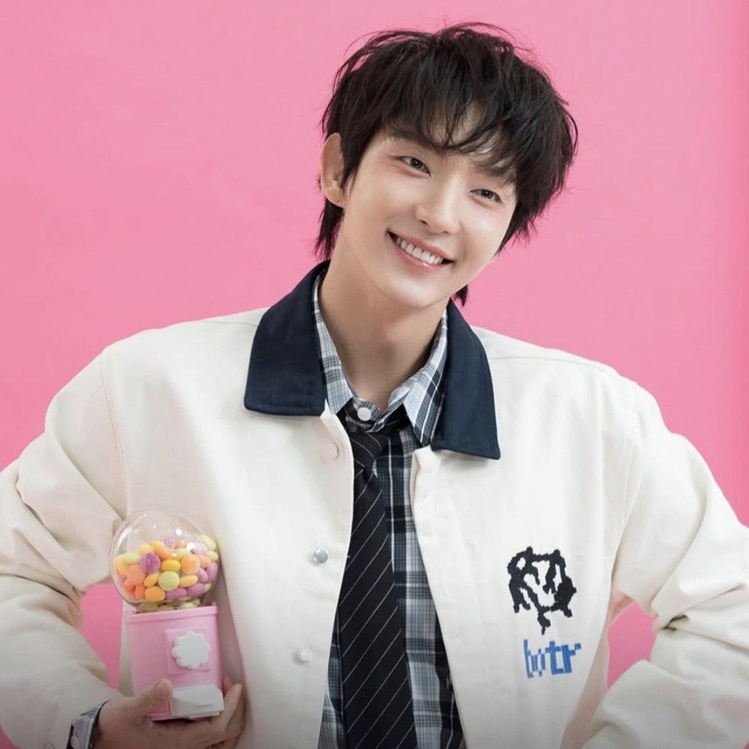 Latest photo of Lee Joongi