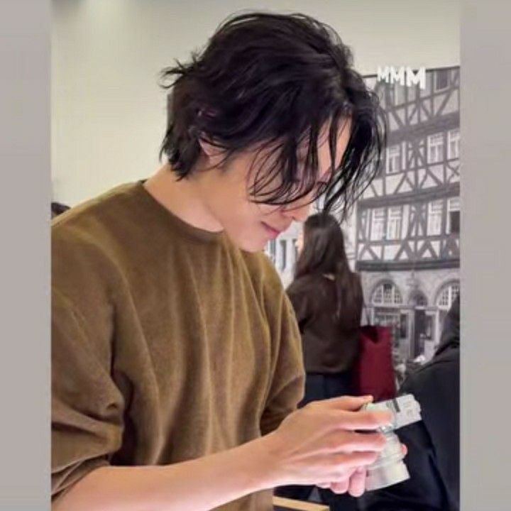 Recent activity shot of Lee Jongwon