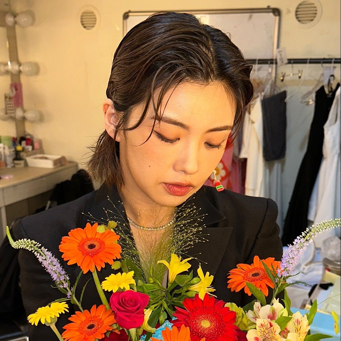 Behind-the-scenes cut of Aiki