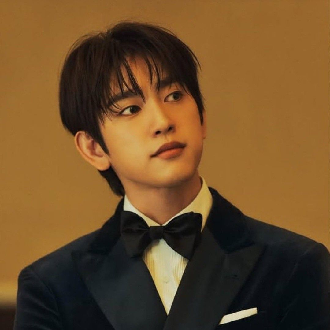 A moment captured by a fan of Park Jinyoung