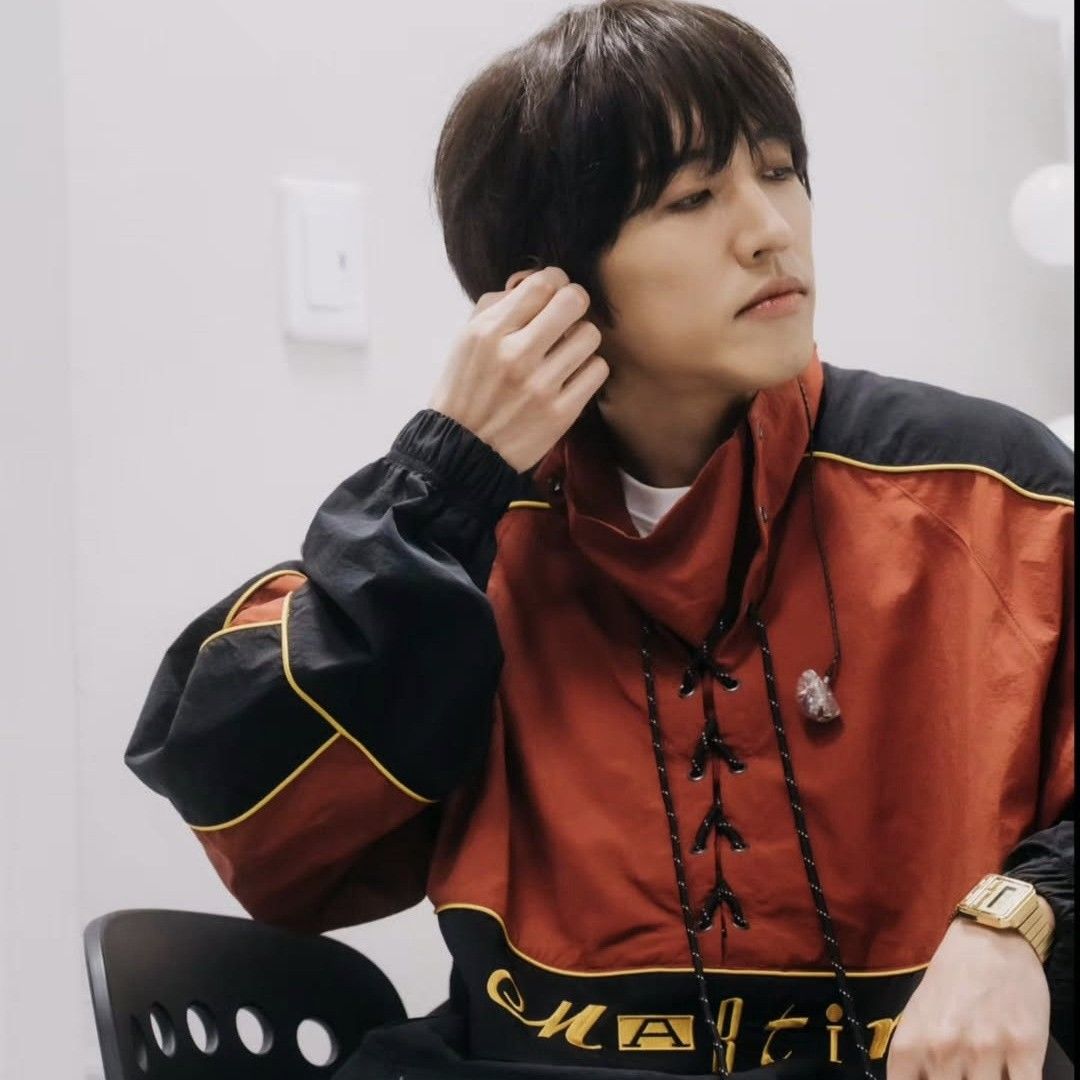Recent activity shot of Lee Seungyoon