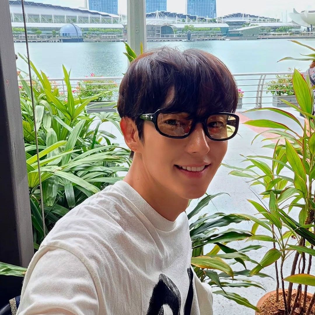 Behind-the-scenes cut of Lee Joongi