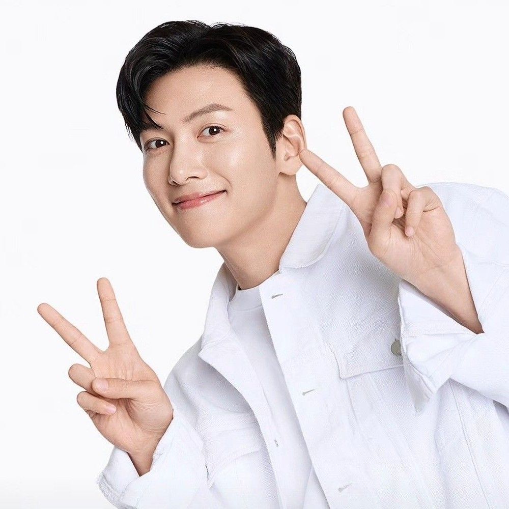 Behind-the-scenes cut of Ji Changwook