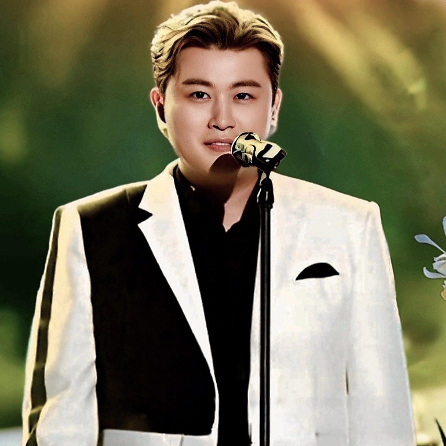 粉丝拍下的金浩中瞬间