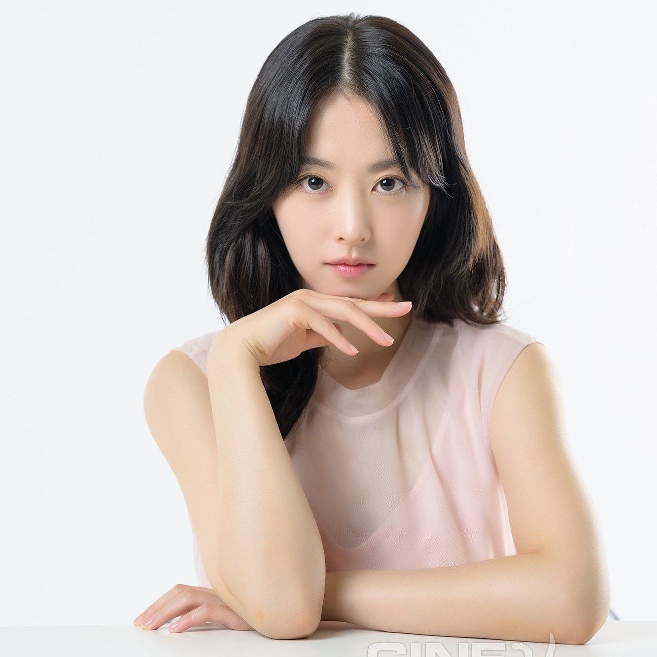 Behind-the-scenes cut of Park Boyoung