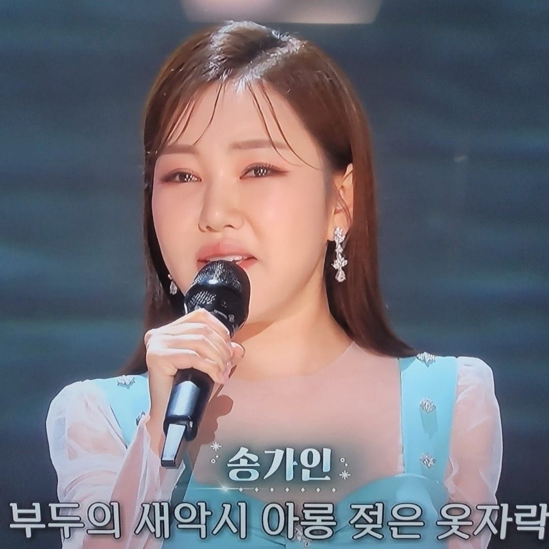 Behind-the-scenes cut of Song Gain