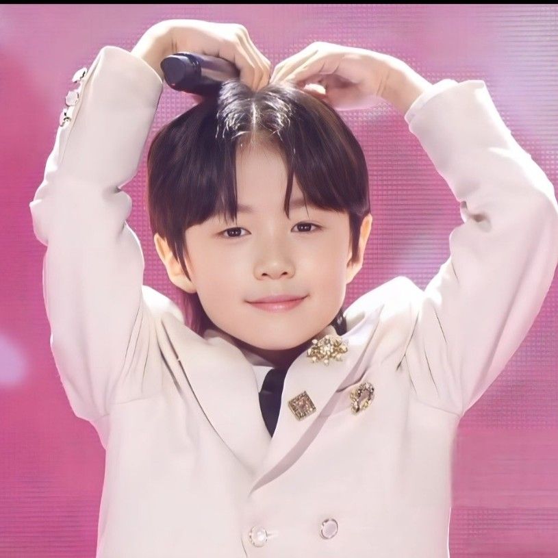 A moment captured by a fan of You Jiwoo