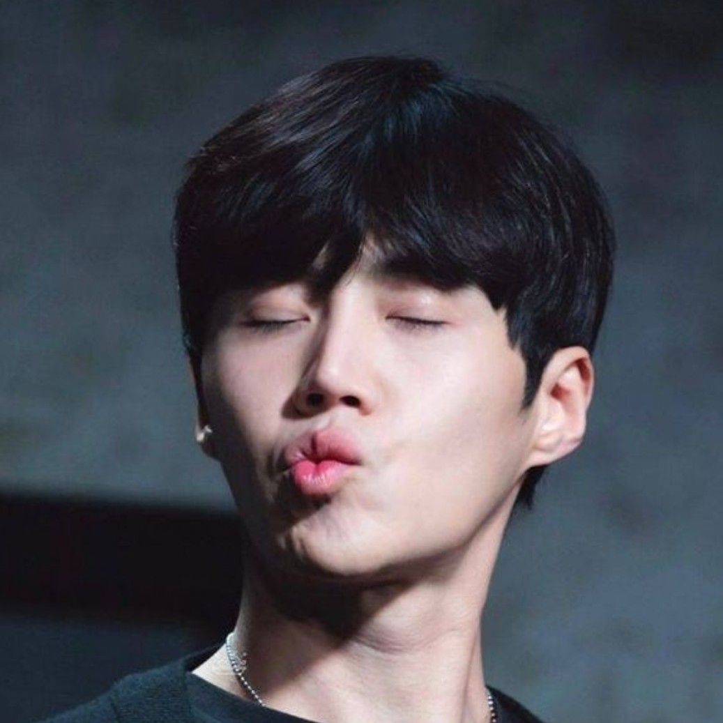 Behind-the-scenes cut of Kim Seonho